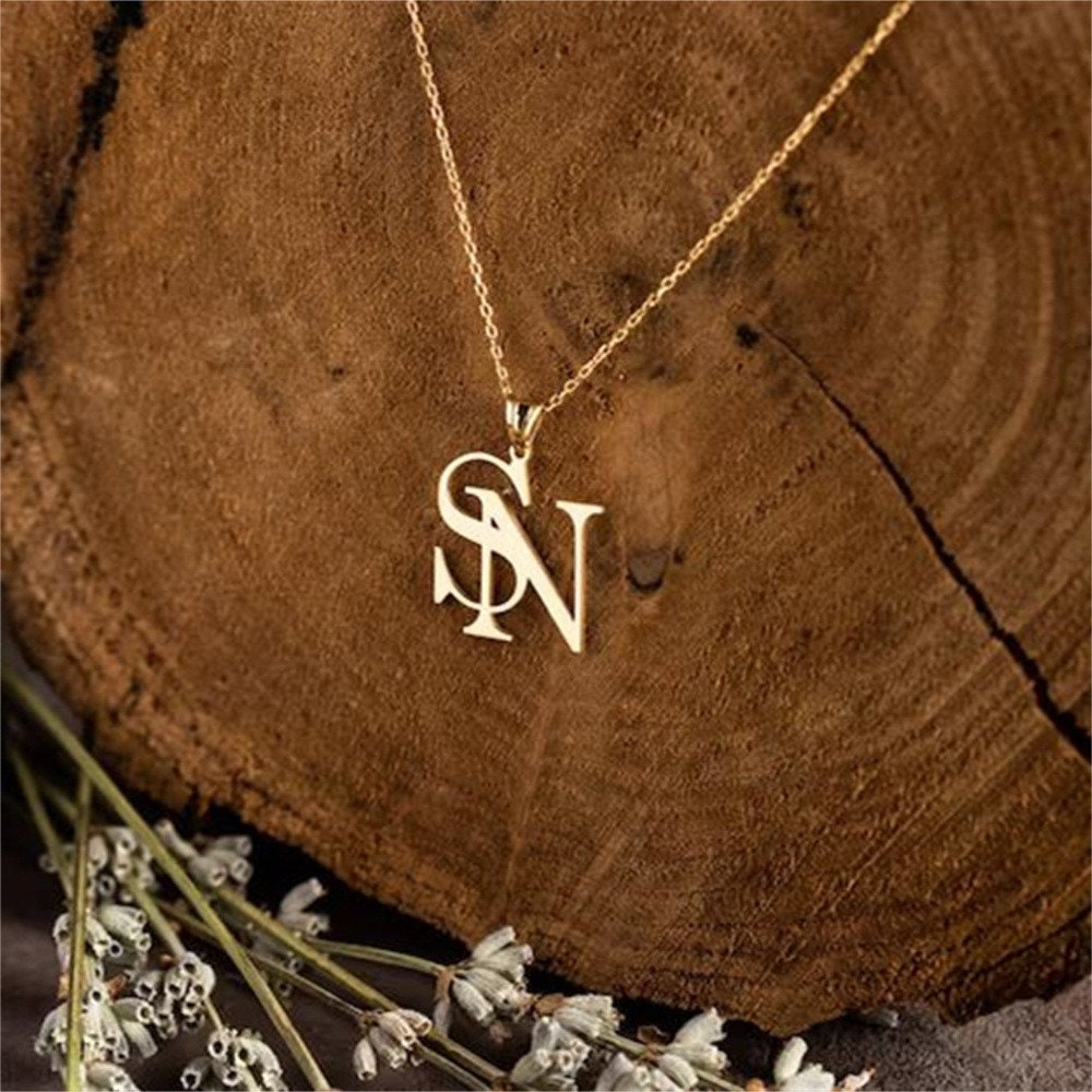Couples Custom Initial Letter  - Birth Flower Necklace 评论和价格